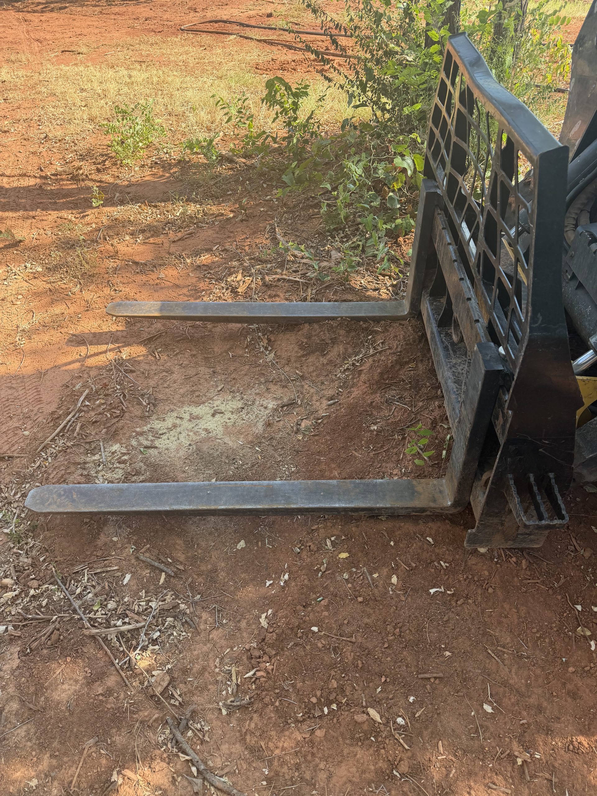 Skid Steer 325g - Image 3